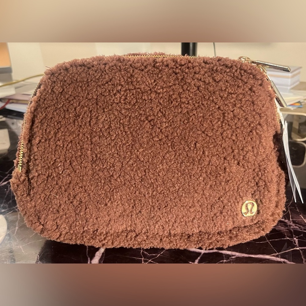 NWT: $68 LULULEMON Brown Fleece Everywhere Belt Bag, Large (2L), Gold Hardware